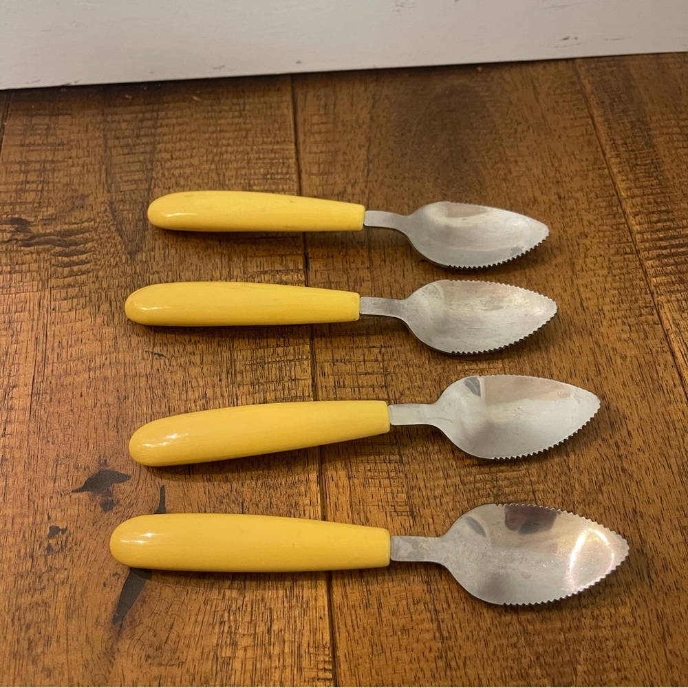 Michael Graves Set Of 4 Grapefruit Spoons Vintage EUC Yellow